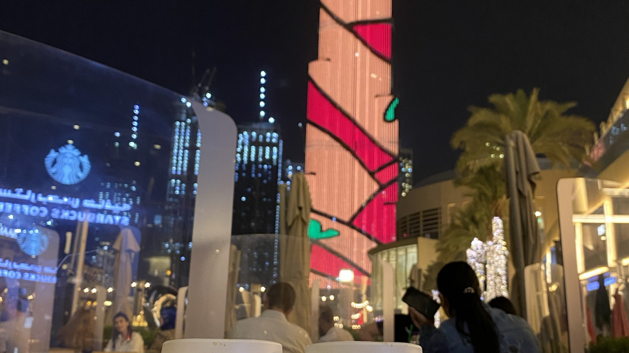 Dubaï, Burj Khalifa, Logo Starbucks 2011, Verrerie. Wallpaper in 1280x720 Resolution