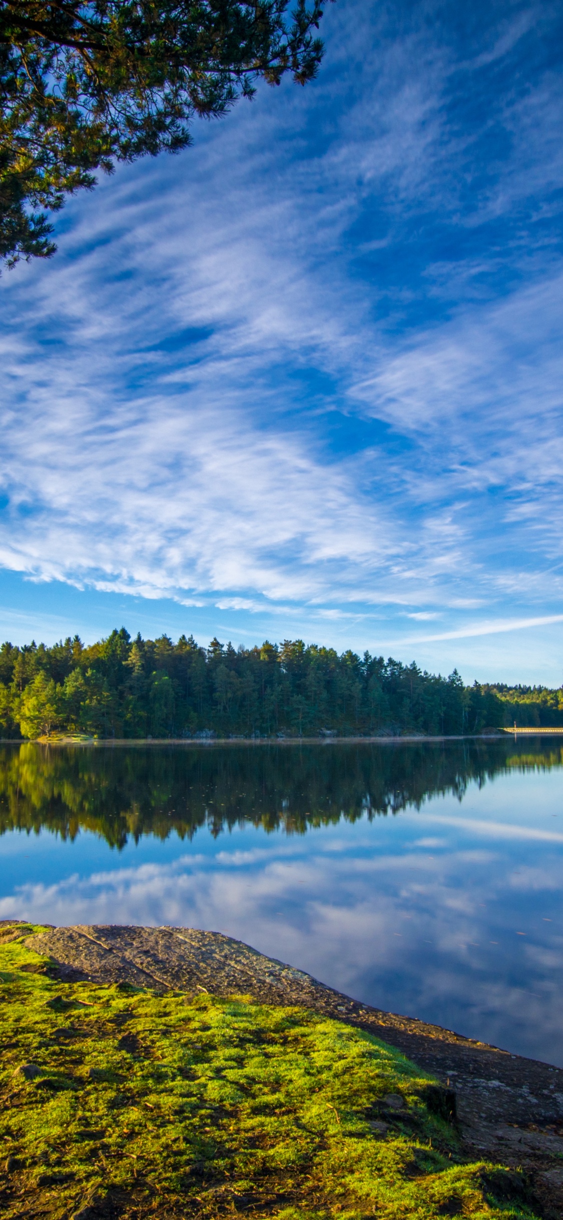 Loch, Blau, Natur, Wasser, Gewässer. Wallpaper in 1125x2436 Resolution