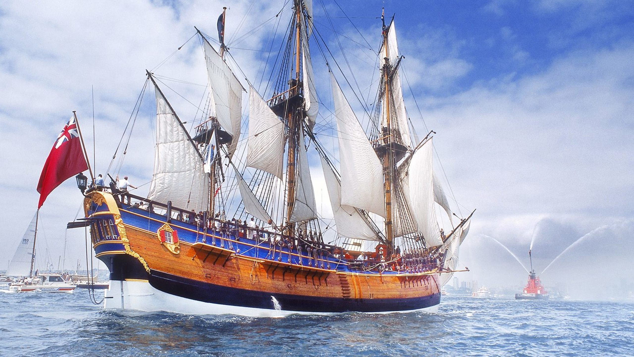 Brown and White Sail Ship on Water. Wallpaper in 2560x1440 Resolution