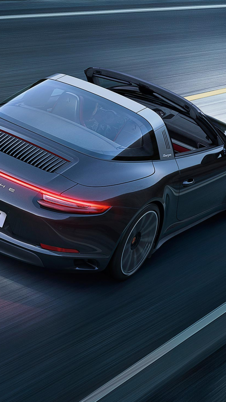 Porsche 911 Rojo en la Carretera. Wallpaper in 750x1334 Resolution