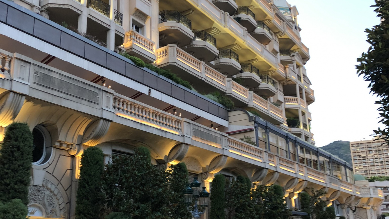 Architecture, Arbuste, Tar, Balcon, Voie. Wallpaper in 1366x768 Resolution