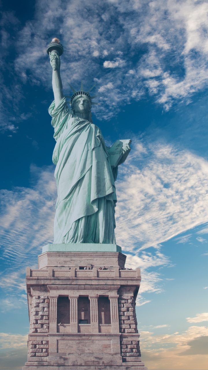 Statue of Liberty New York Under Blue Sky During Daytime. Wallpaper in 720x1280 Resolution