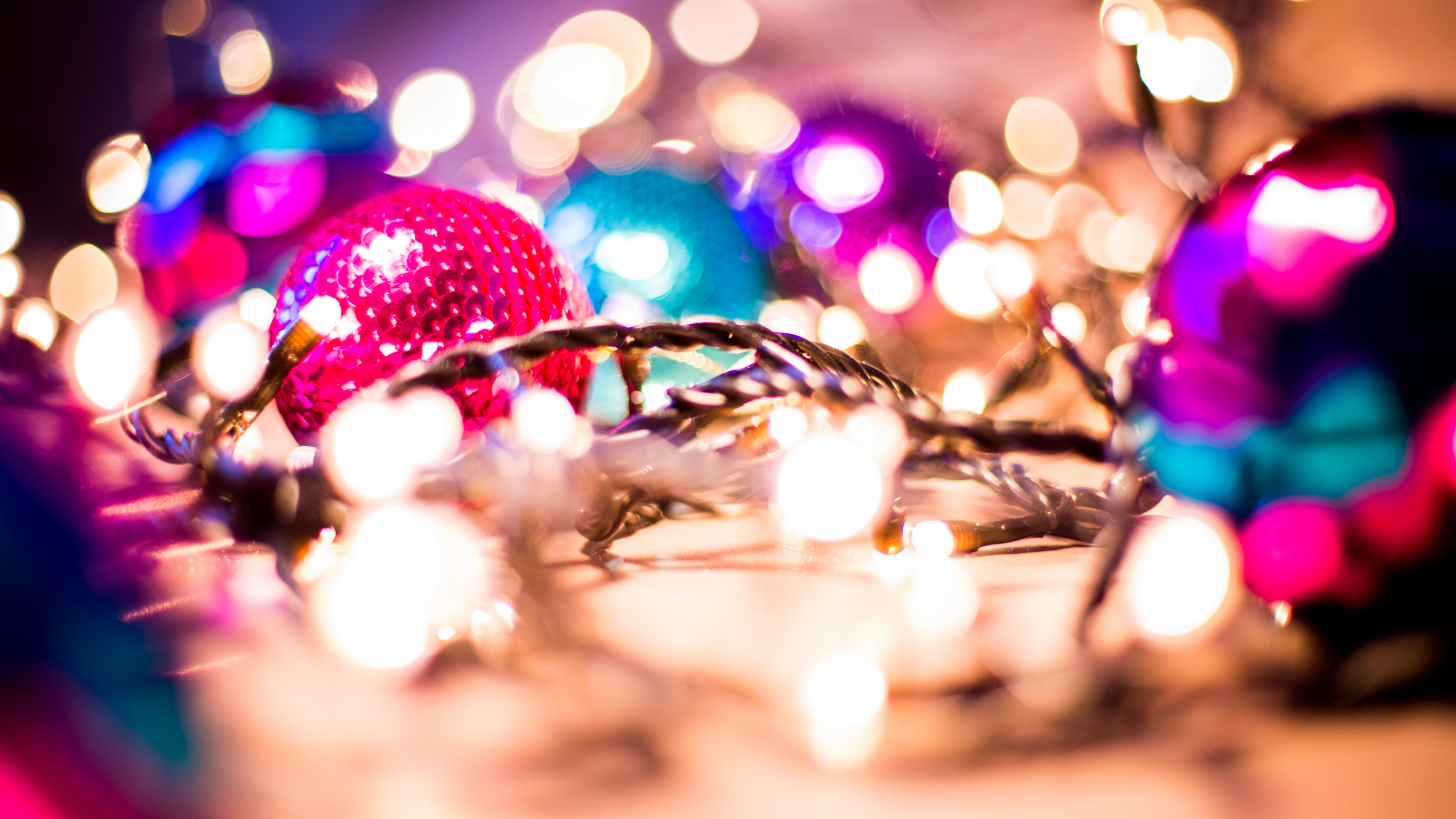 Le Jour De Noël, Noël et Les Fêtes, Les Lumières de Noël, Pink, Lumière. Wallpaper in 2560x1440 Resolution
