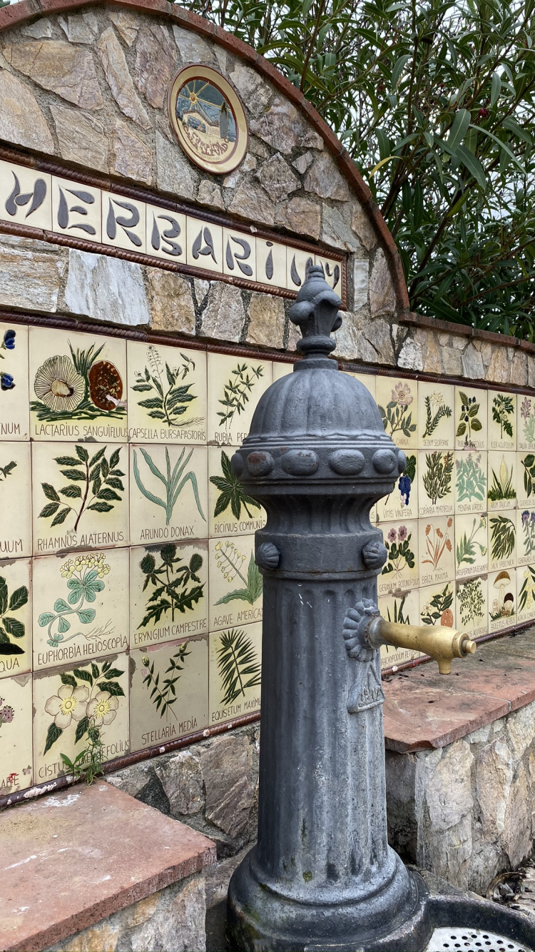 Stone Carving, Monument, Historic Site, Iron, Metal. Wallpaper in 750x1334 Resolution