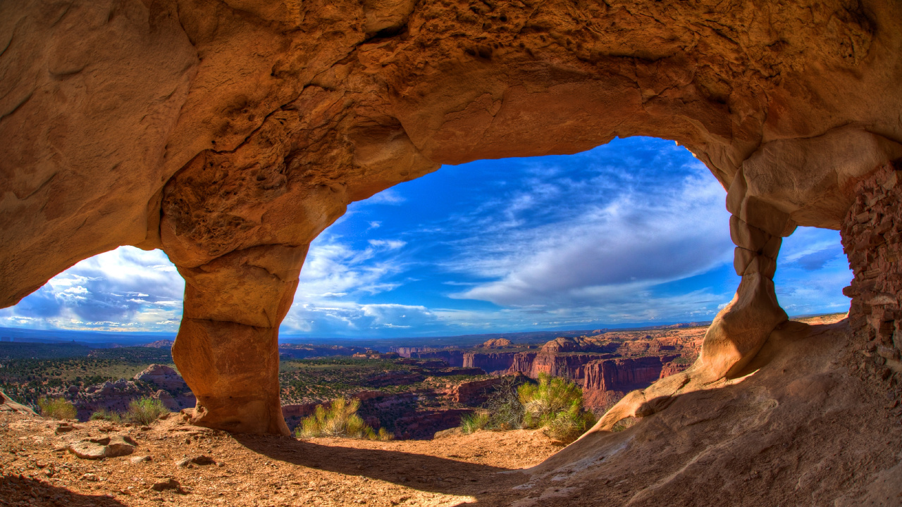Tagsüber Braune Felsformation Unter Blauem Himmel. Wallpaper in 1280x720 Resolution