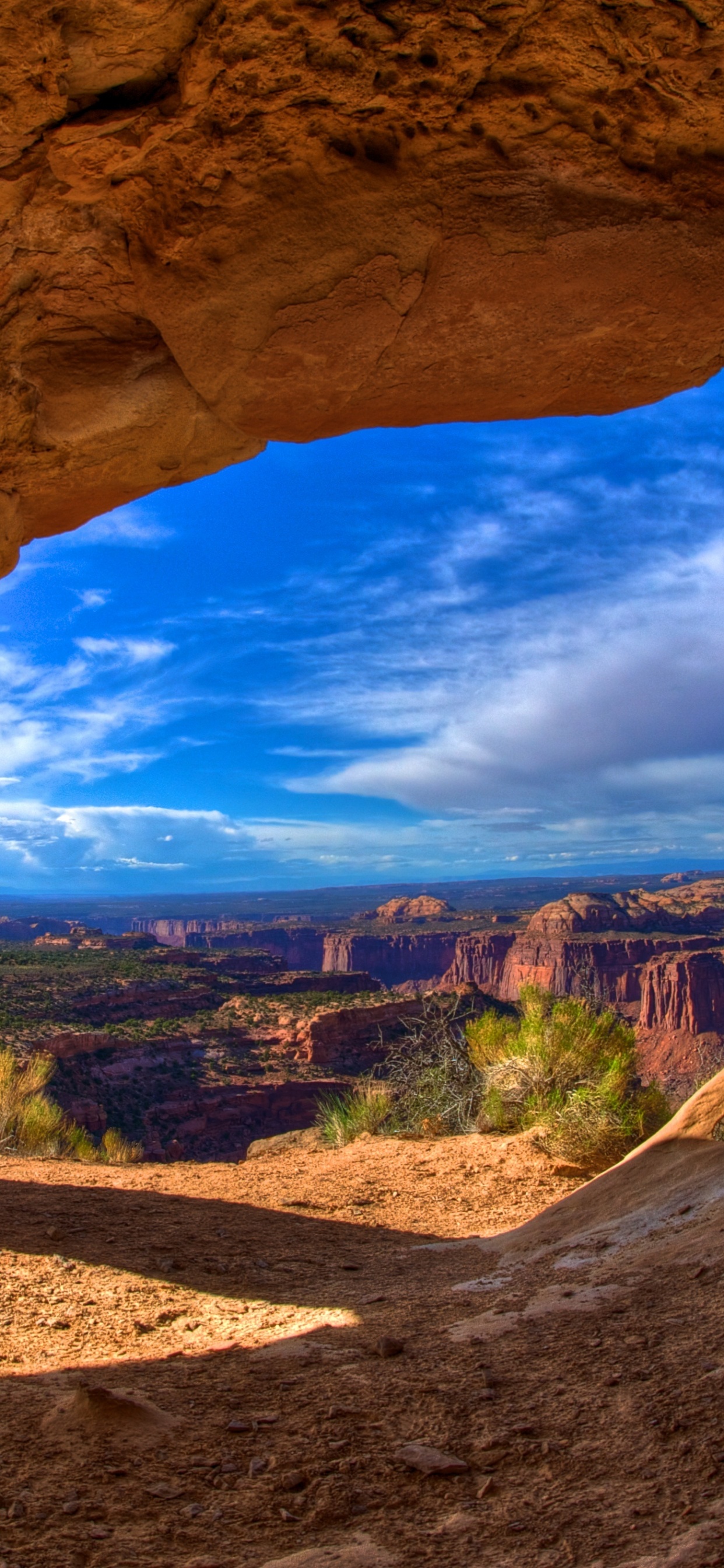 Formación de Roca Marrón Bajo un Cielo Azul Durante el Día. Wallpaper in 1242x2688 Resolution