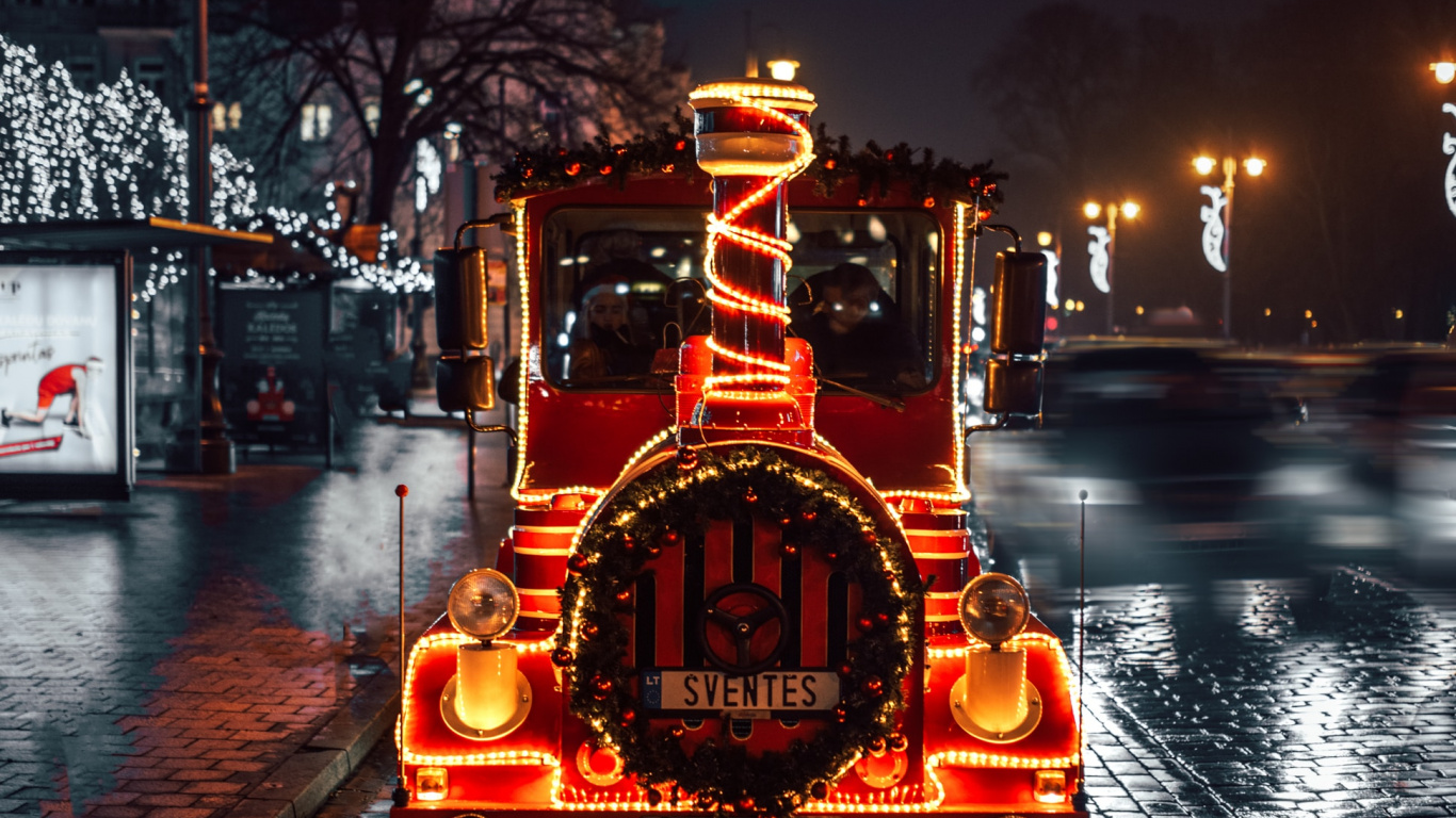 Red and Black Vehicle on Road During Night Time. Wallpaper in 1366x768 Resolution