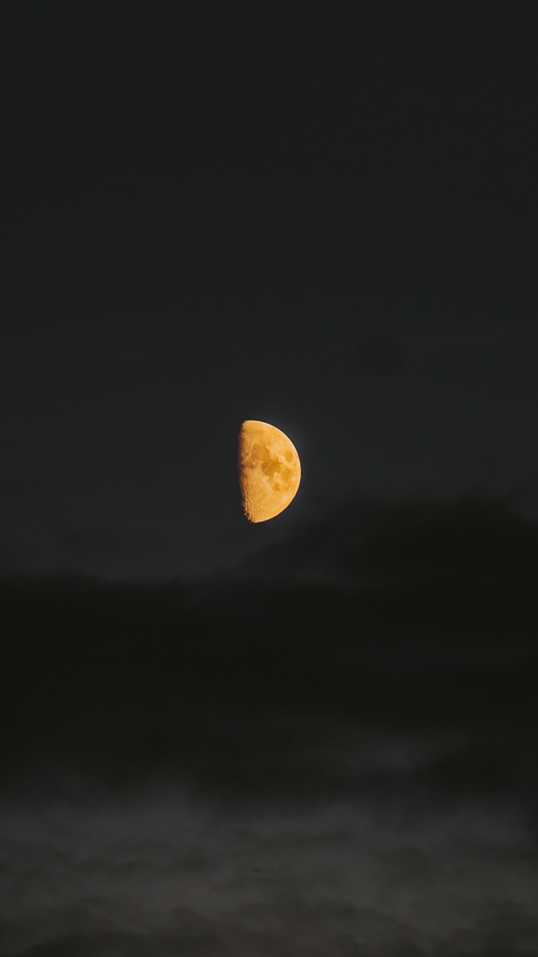 Vollmond am Himmel. Wallpaper in 1080x1920 Resolution