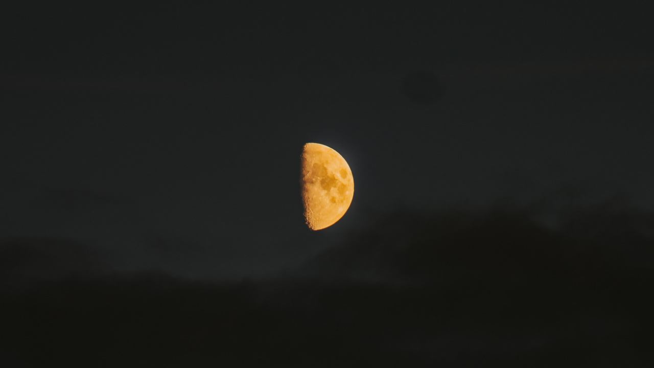 Vollmond am Himmel. Wallpaper in 1280x720 Resolution