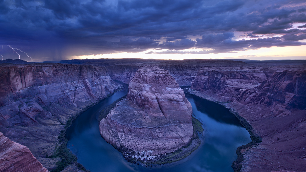 Black and White Mountains Under Blue Sky. Wallpaper in 1280x720 Resolution