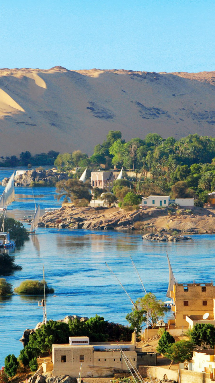 White and Brown Concrete Buildings Near Body of Water During Daytime. Wallpaper in 750x1334 Resolution