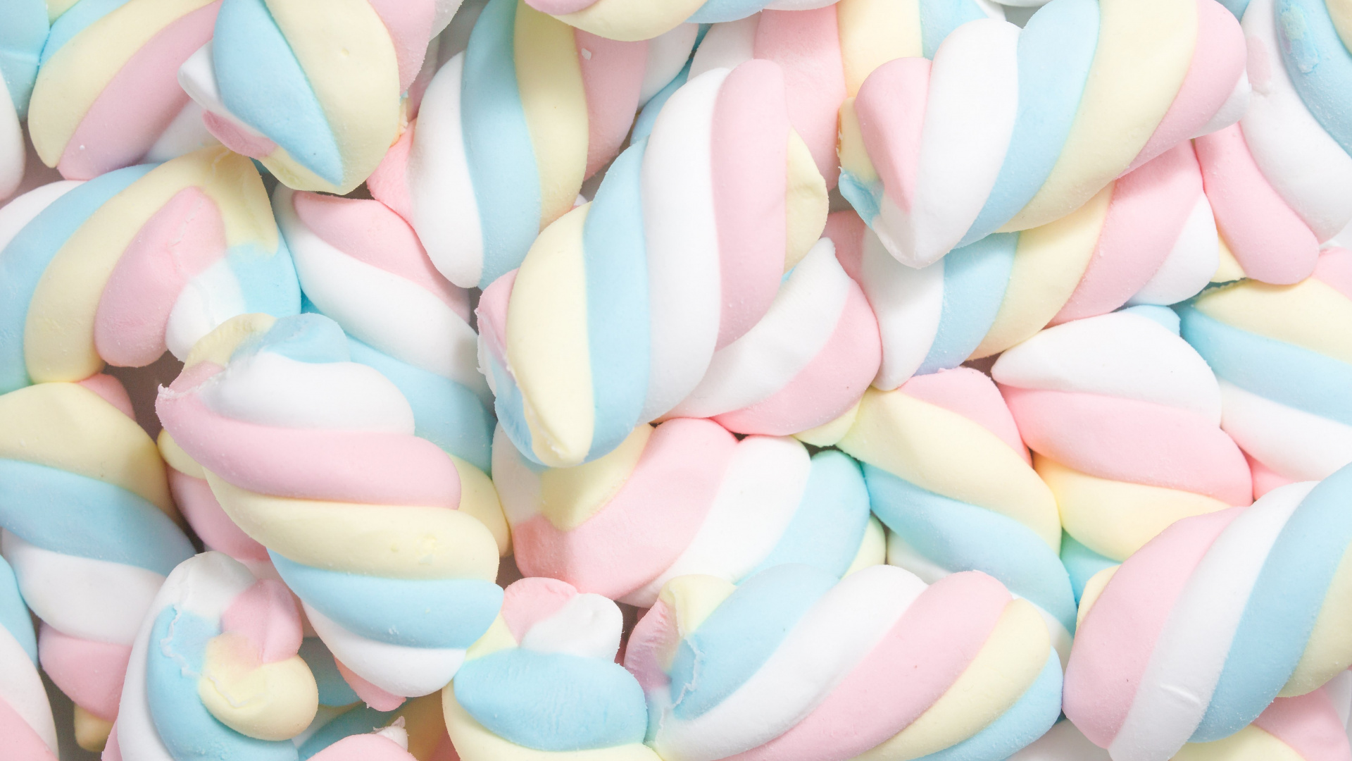 Bonbons en Forme de Coeur Rose Jaune et Blanc. Wallpaper in 1920x1080 Resolution