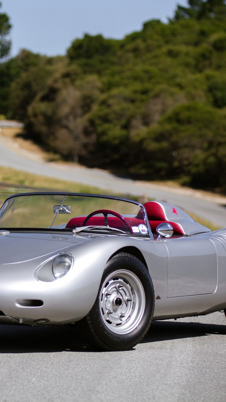 Porsche 911 Plateado en la Carretera Durante el Día. Wallpaper in 720x1280 Resolution