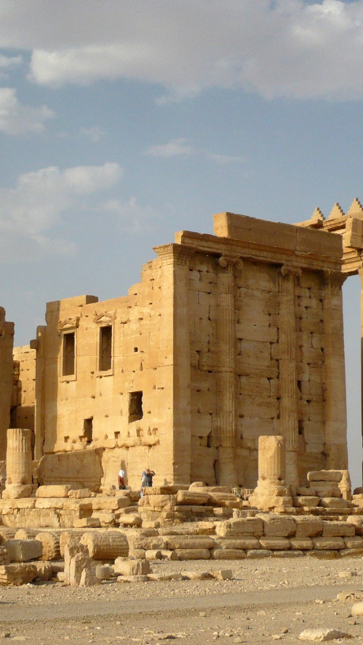 Bâtiment en Béton Brun Sous Ciel Bleu Pendant la Journée. Wallpaper in 720x1280 Resolution