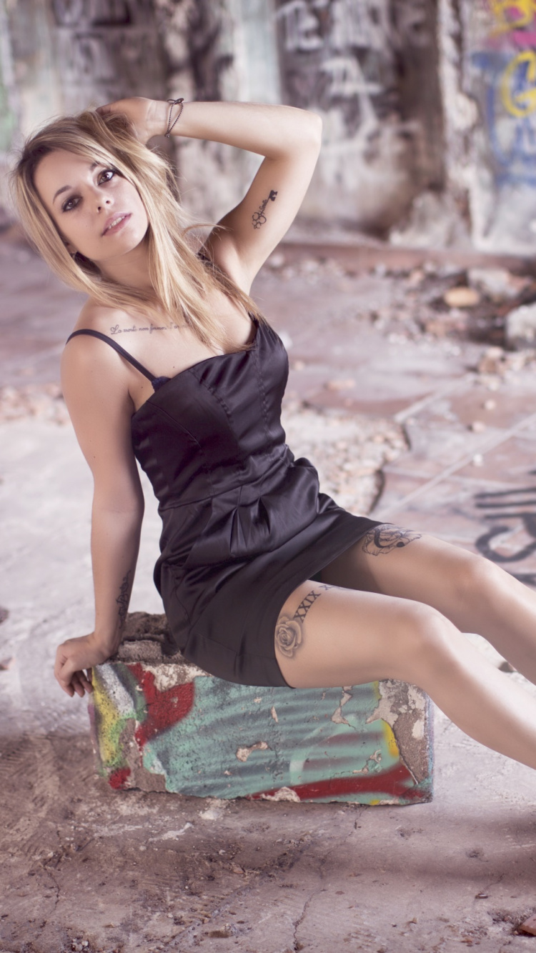 Modèle, Beauté, Jambe, Mode, Chaussure. Wallpaper in 750x1334 Resolution