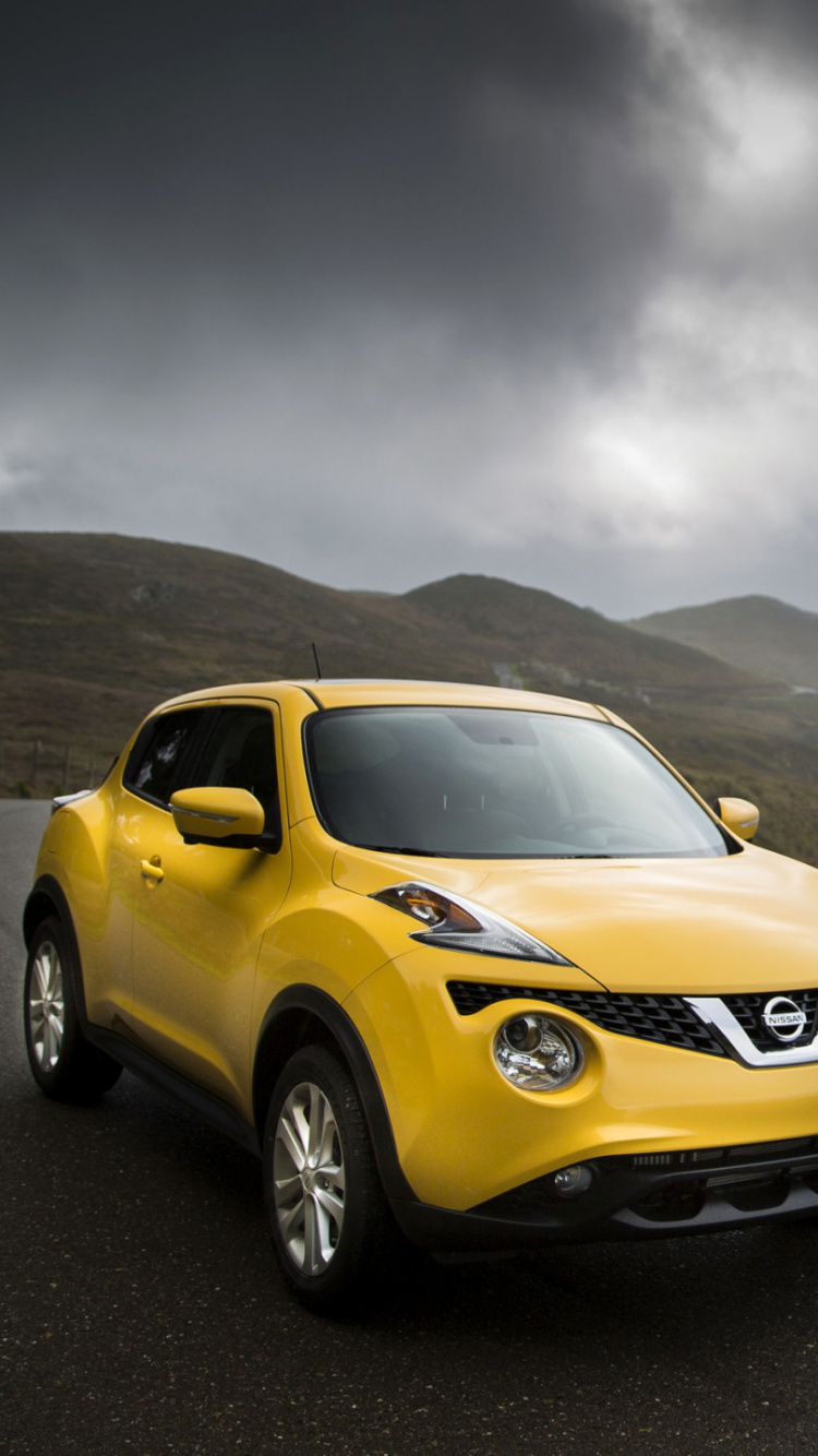 Porsche 911 Amarillo Sobre la Carretera de Asfalto Gris Cerca Del Cuerpo de Agua Durante el Día. Wallpaper in 750x1334 Resolution