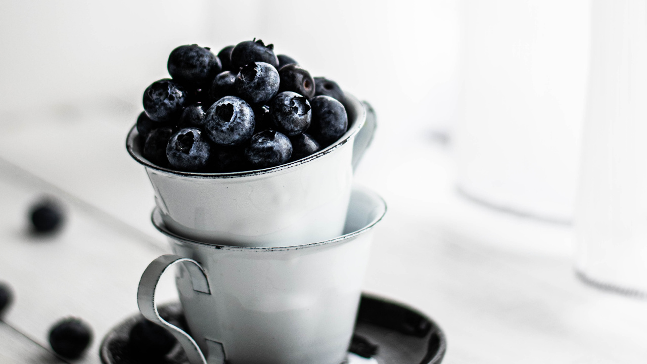 Black Berries in White Ceramic Cup. Wallpaper in 1280x720 Resolution