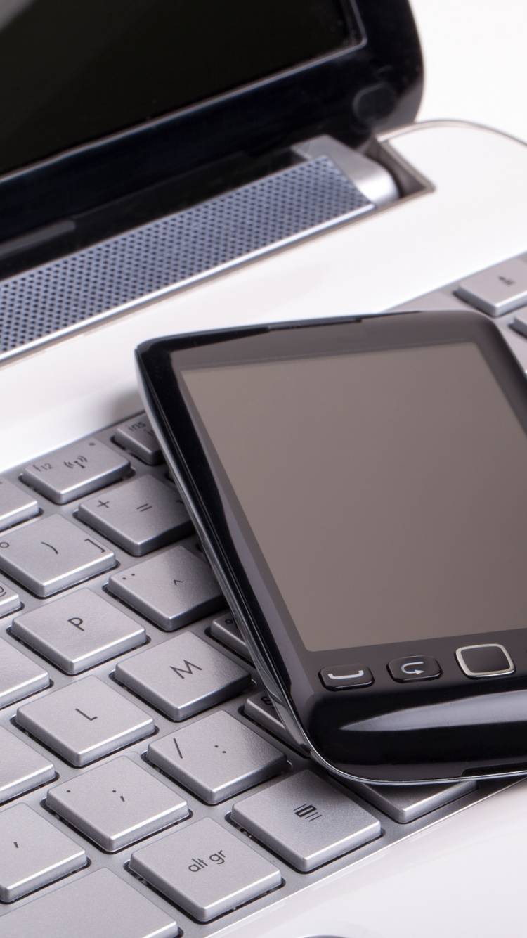 Computadora Portátil Negra y Plateada. Wallpaper in 750x1334 Resolution