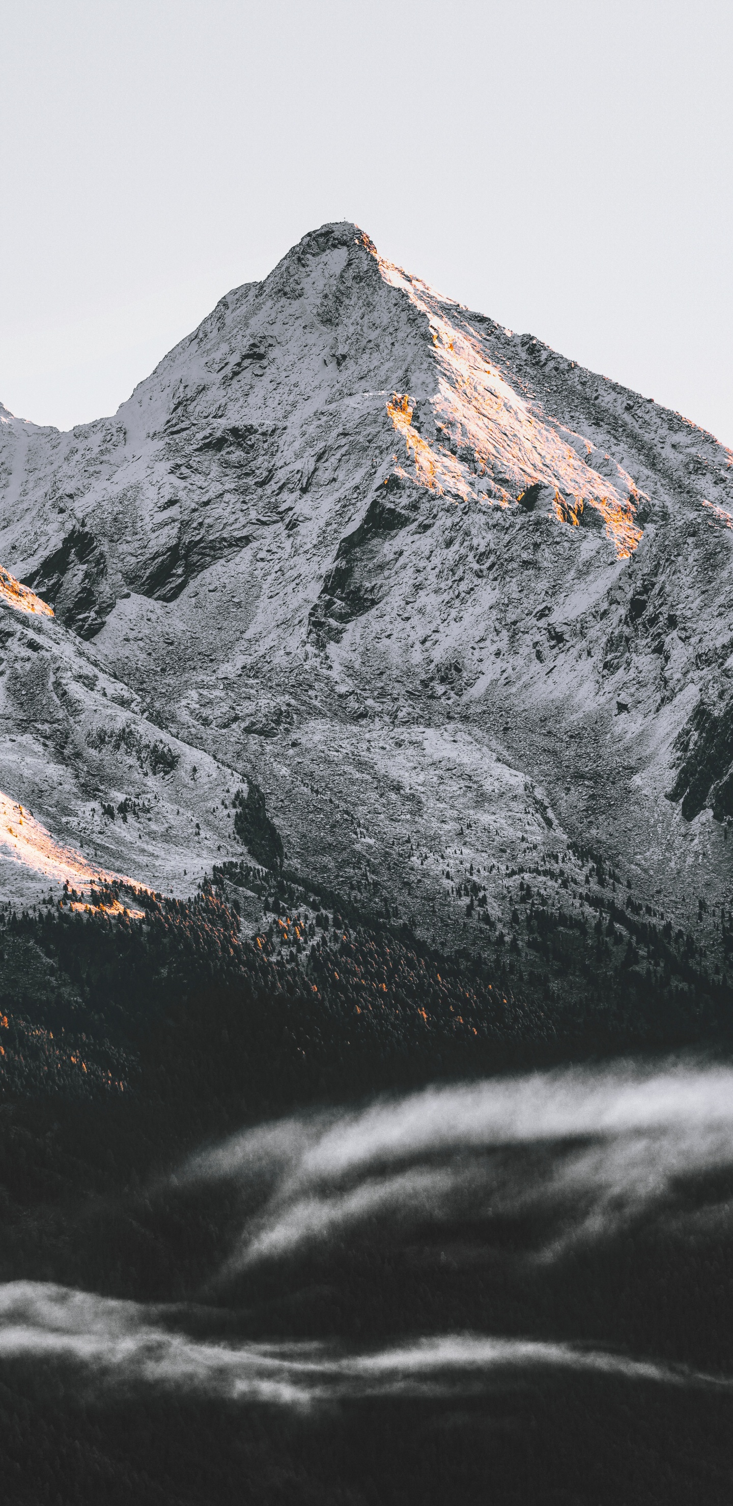 Bergkette, Bergigen Landschaftsformen, Rock, Grat, Wildnis. Wallpaper in 1440x2960 Resolution