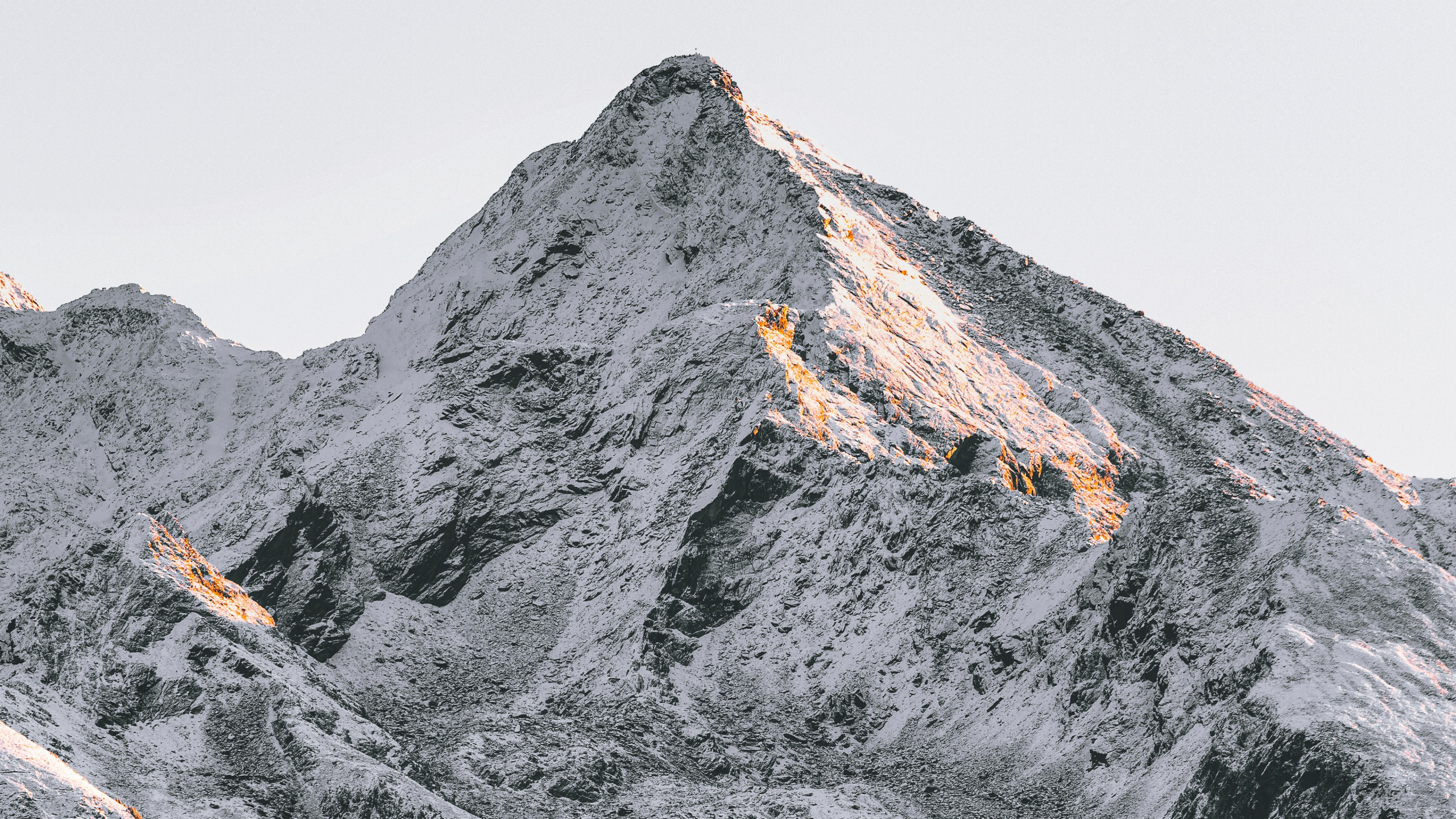 Bergkette, Bergigen Landschaftsformen, Rock, Grat, Wildnis. Wallpaper in 2560x1440 Resolution