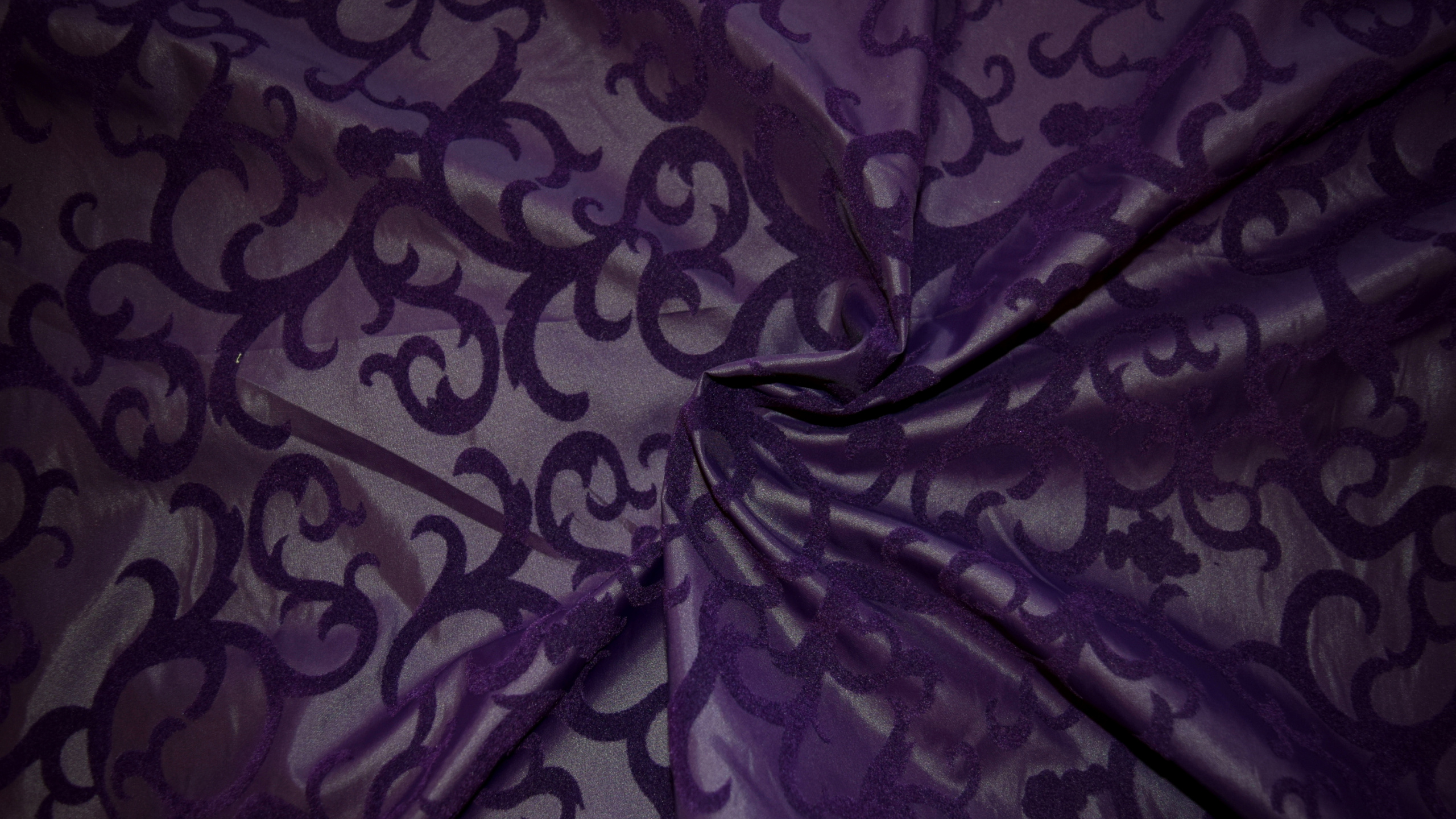 Purple and White Floral Textile. Wallpaper in 2560x1440 Resolution