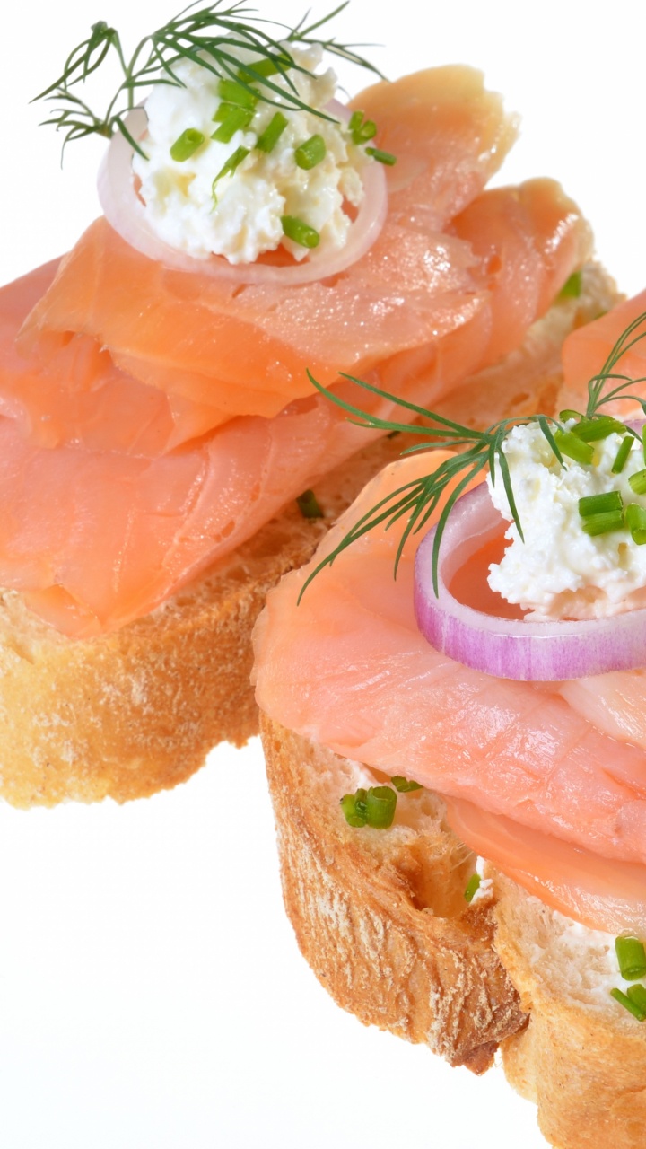 Geschnittenes Brot Mit Geschnittenen Tomaten Und Grünem Blattgemüse. Wallpaper in 720x1280 Resolution