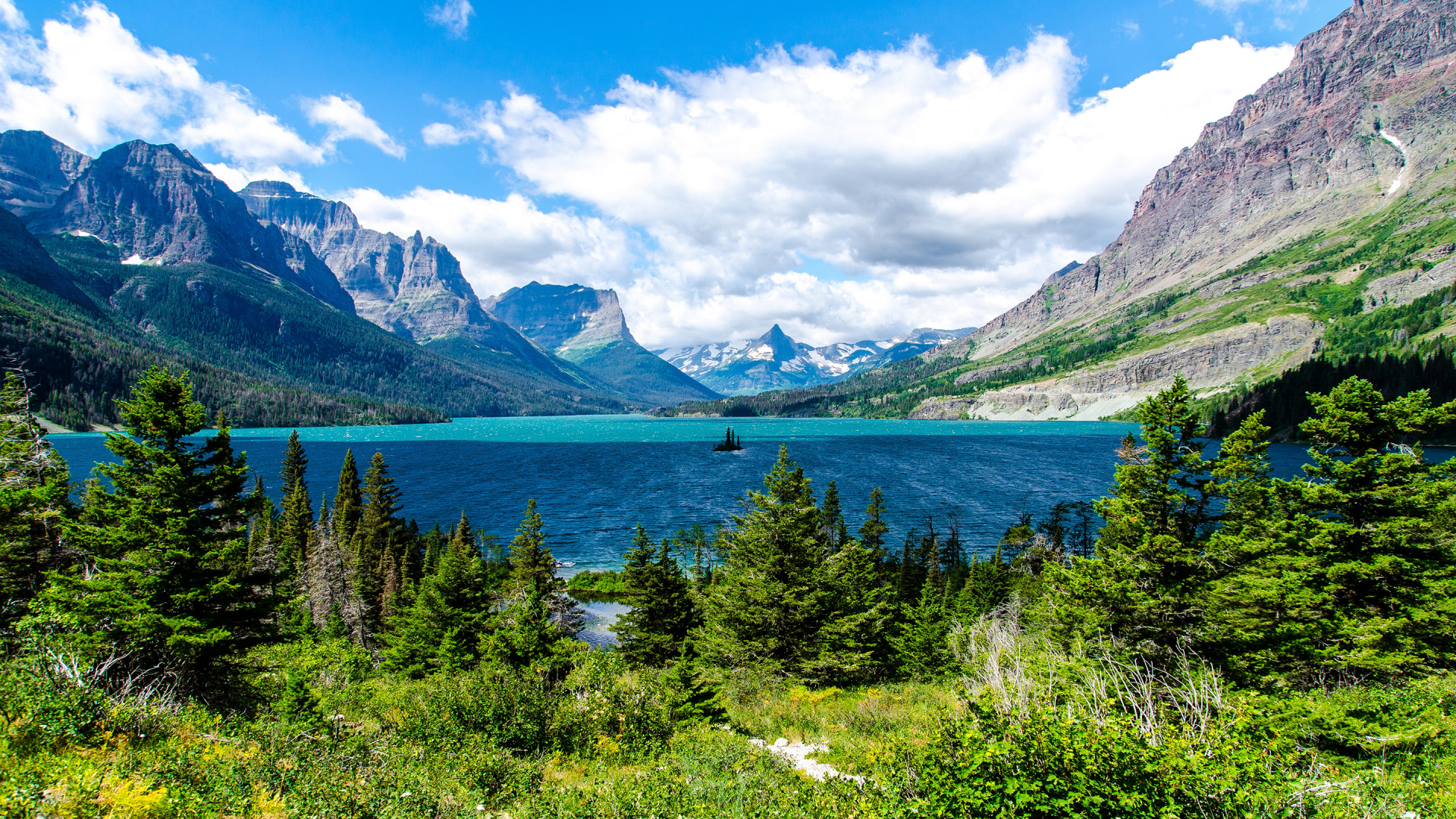 Green Trees Near Blue Lake Under Blue Sky During Daytime. Wallpaper in 1920x1080 Resolution