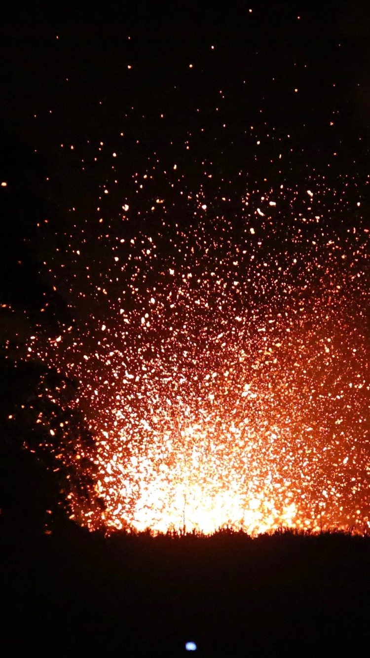 Stars in The Sky During Night Time. Wallpaper in 750x1334 Resolution