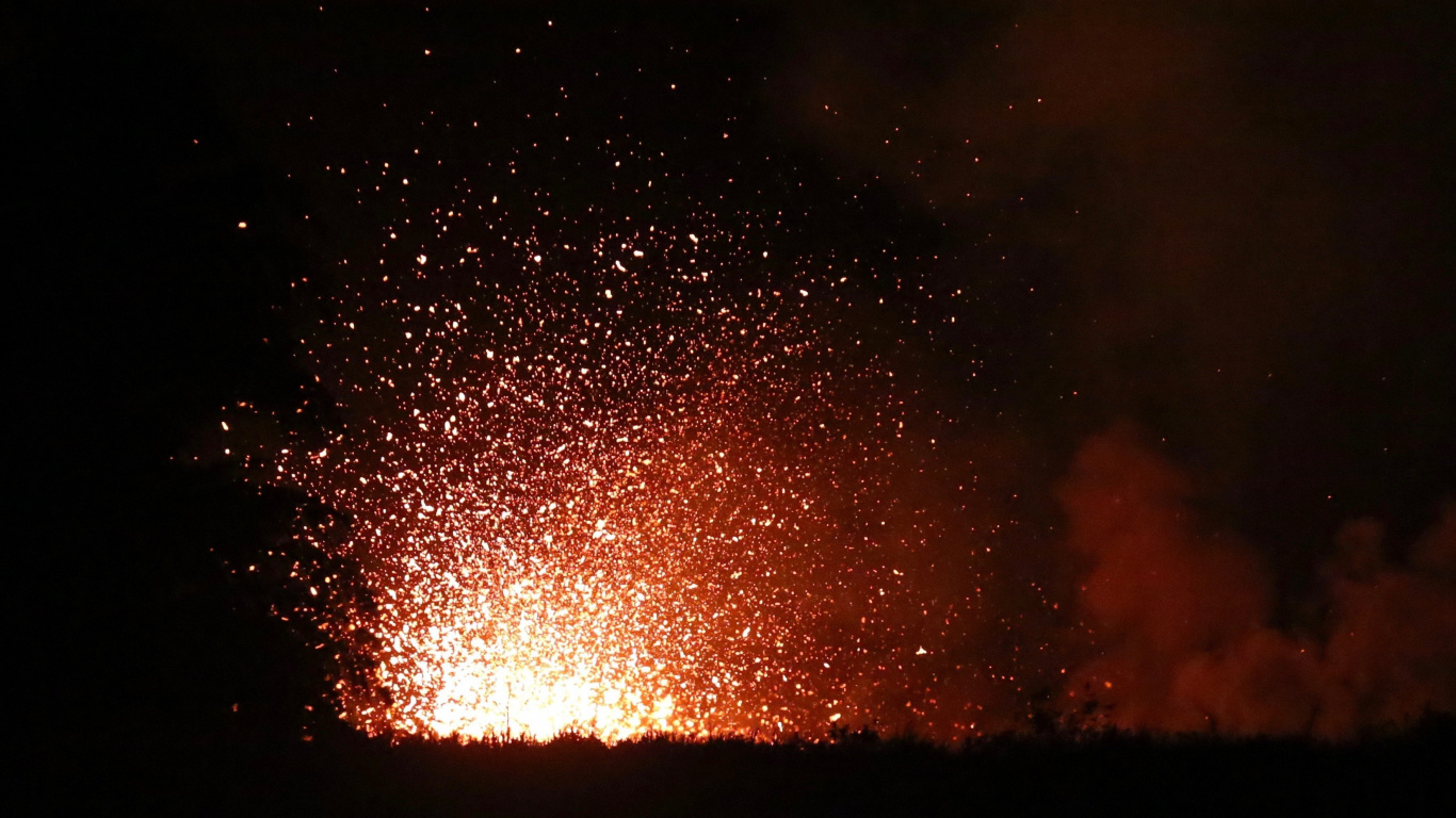 Sterne am Himmel Während Der Nacht. Wallpaper in 1366x768 Resolution