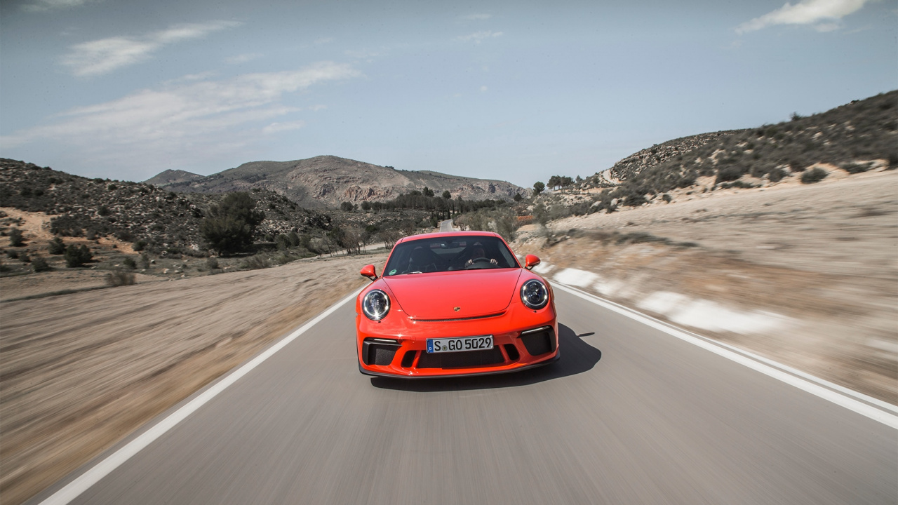 Bmw m 3 Rojo en la Carretera Durante el Día. Wallpaper in 1280x720 Resolution