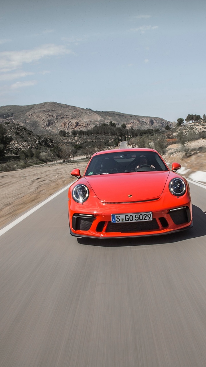 Roter Bmw m 3 Tagsüber Unterwegs. Wallpaper in 720x1280 Resolution