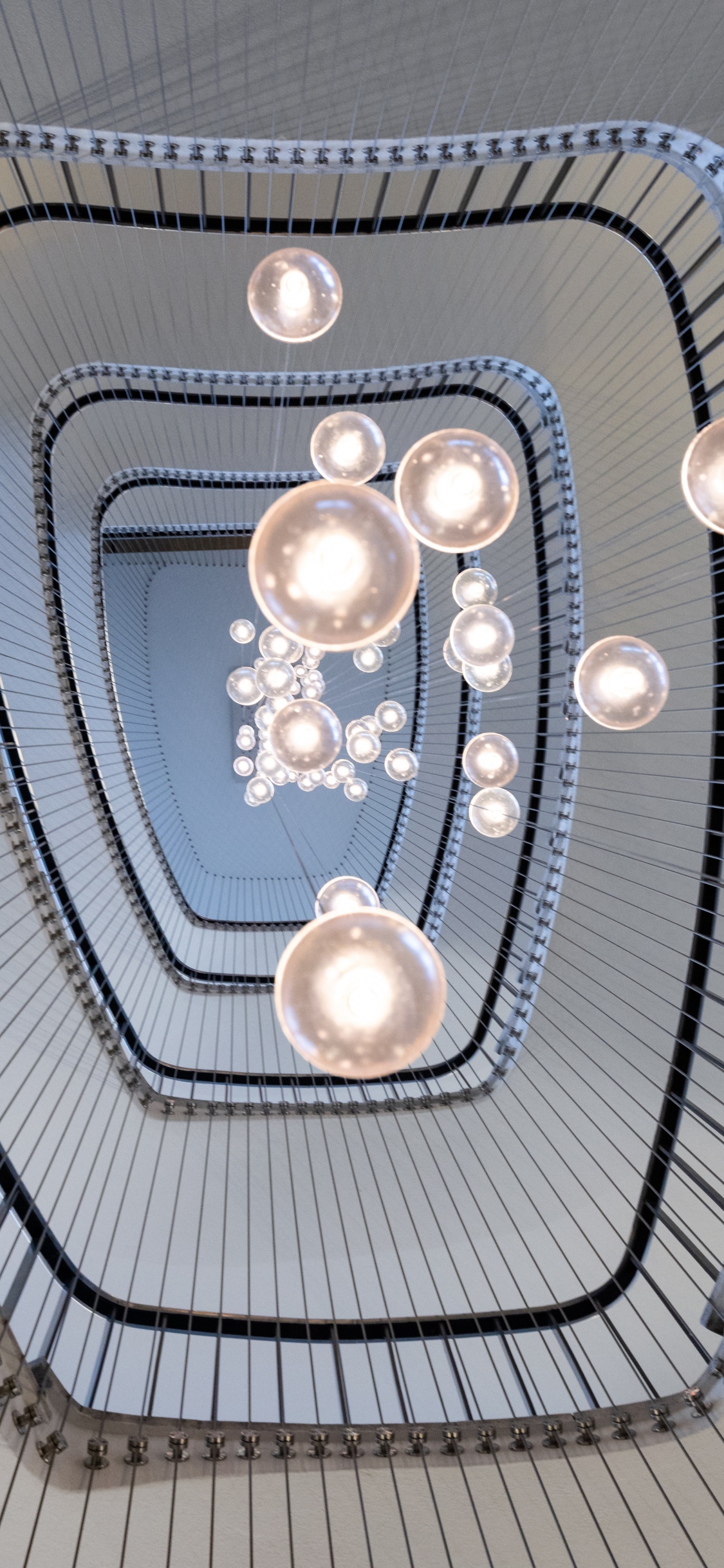 Plafonnier Rond Blanc et Or. Wallpaper in 1125x2436 Resolution