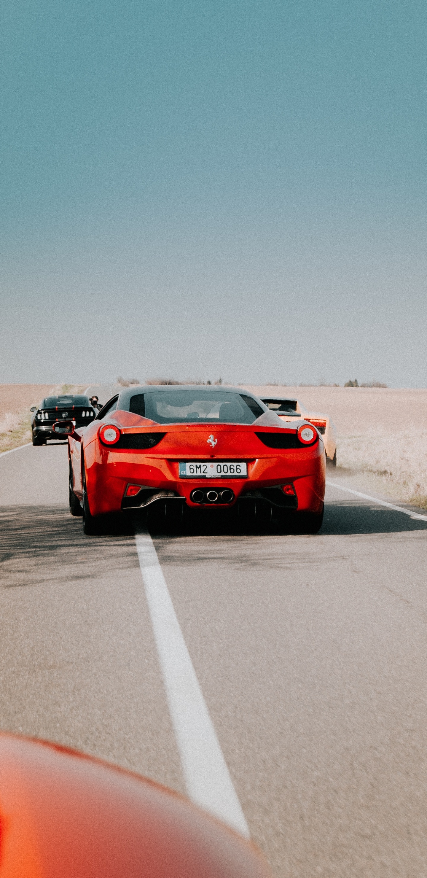 Porsche 911 Rojo Sobre la Carretera de Asfalto Gris Durante el Día. Wallpaper in 1440x2960 Resolution