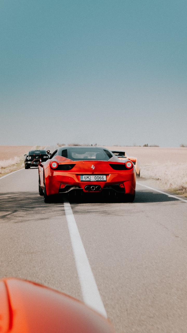 Porsche 911 Rouge Sur Route Asphaltée Grise Pendant la Journée. Wallpaper in 720x1280 Resolution