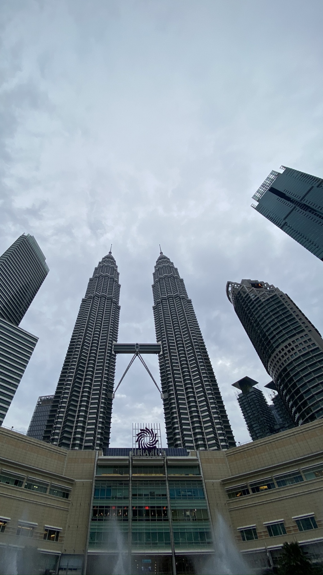 Petronas Towers, Kuala Lumpur, Malaysia, Petronas Twin Towers, Tower Block. Wallpaper in 1080x1920 Resolution