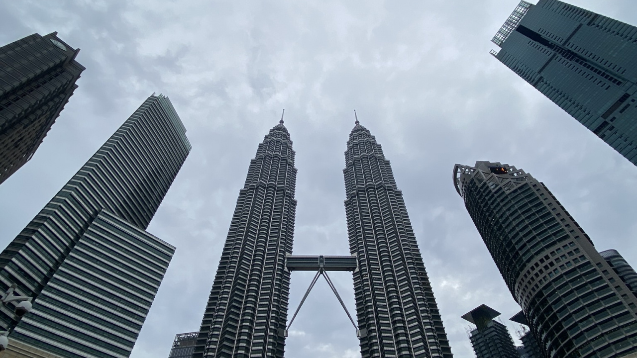 Petronas Towers, Kuala Lumpur, Malaysia, Petronas Twin Towers, Tower Block. Wallpaper in 1280x720 Resolution