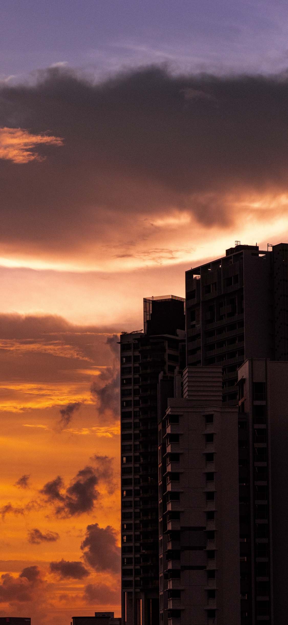 Wolkenkratzer, Cloud, Gebäude, Atmosphäre, Orange. Wallpaper in 1125x2436 Resolution
