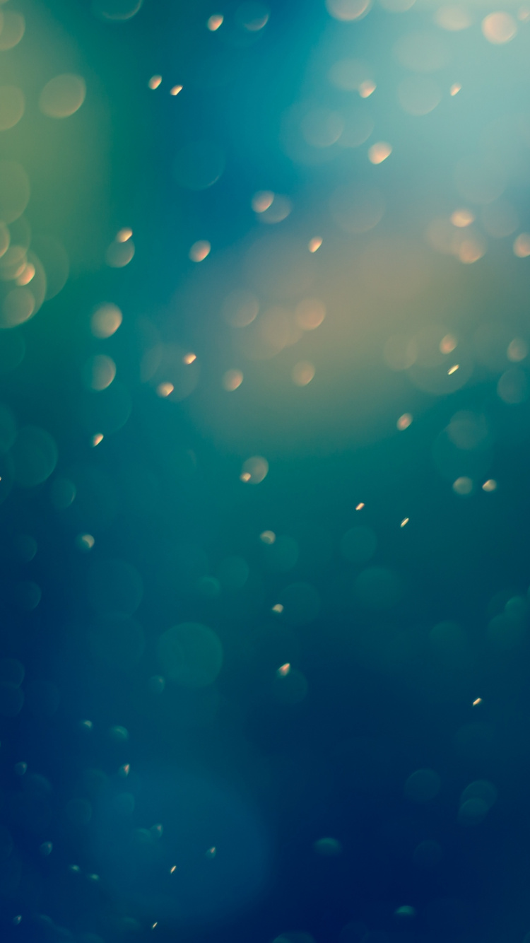 Gotas de Agua Sobre Fondo Azul. Wallpaper in 750x1334 Resolution