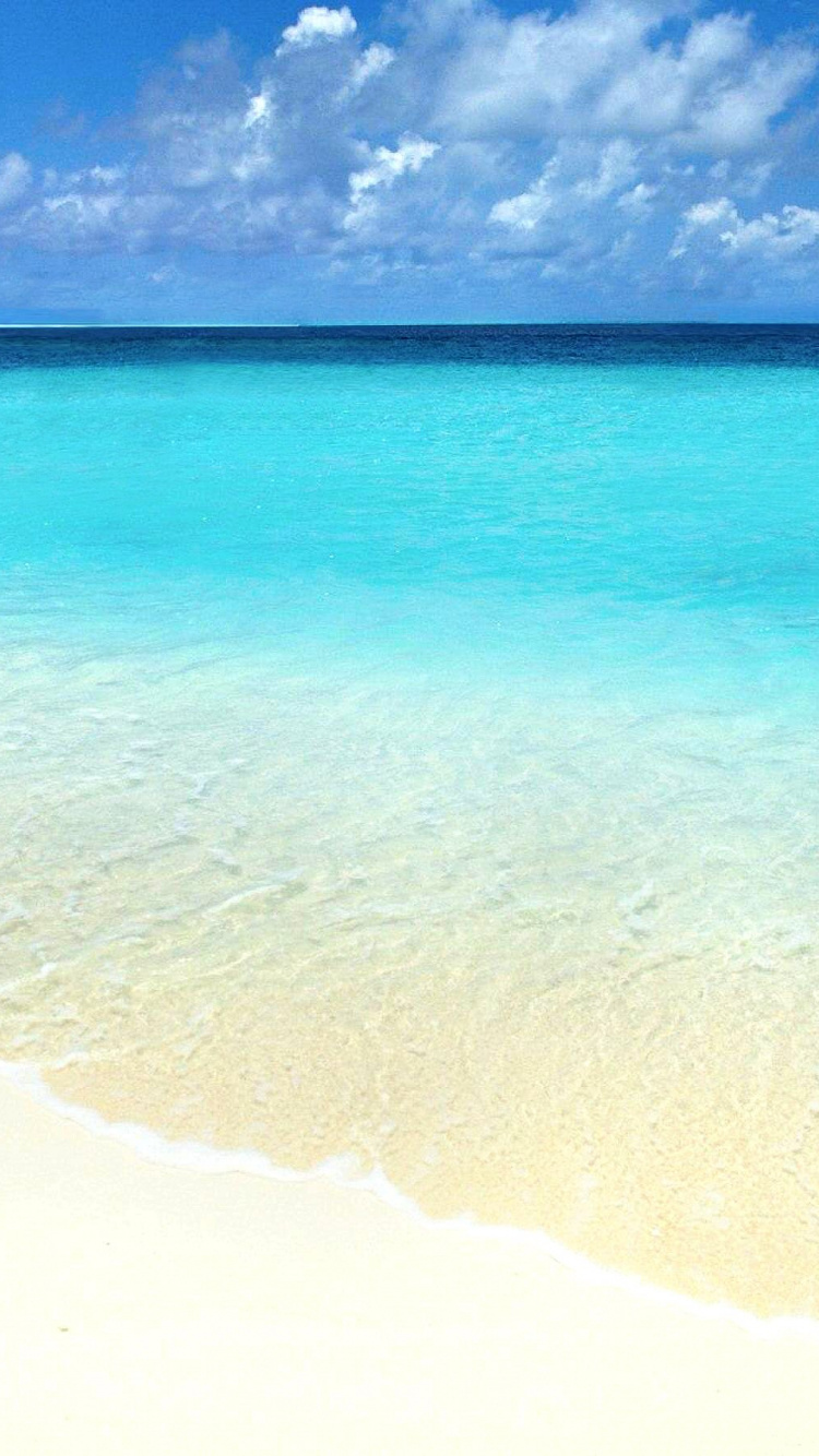 Blue Sea Under Blue Sky During Daytime. Wallpaper in 750x1334 Resolution