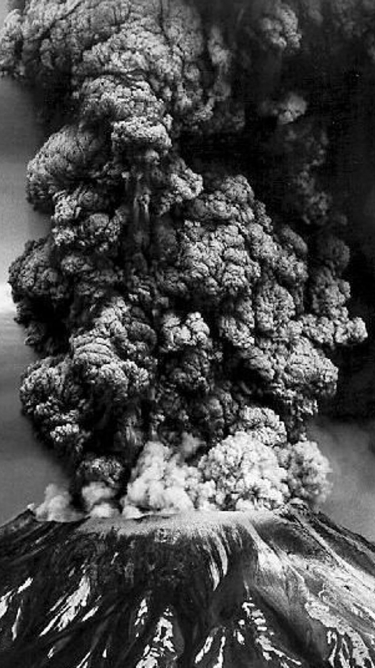 Foto en Escala de Grises de la Montaña Bajo el Cielo Nublado. Wallpaper in 750x1334 Resolution