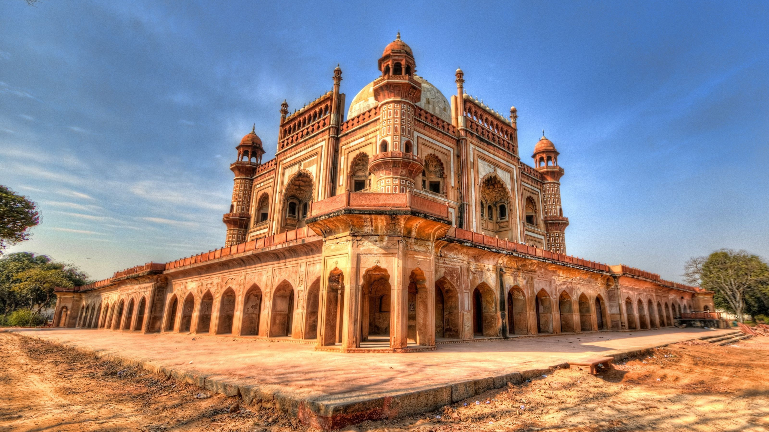 Brown Concrete Building Under Blue Sky During Daytime. Wallpaper in 2560x1440 Resolution