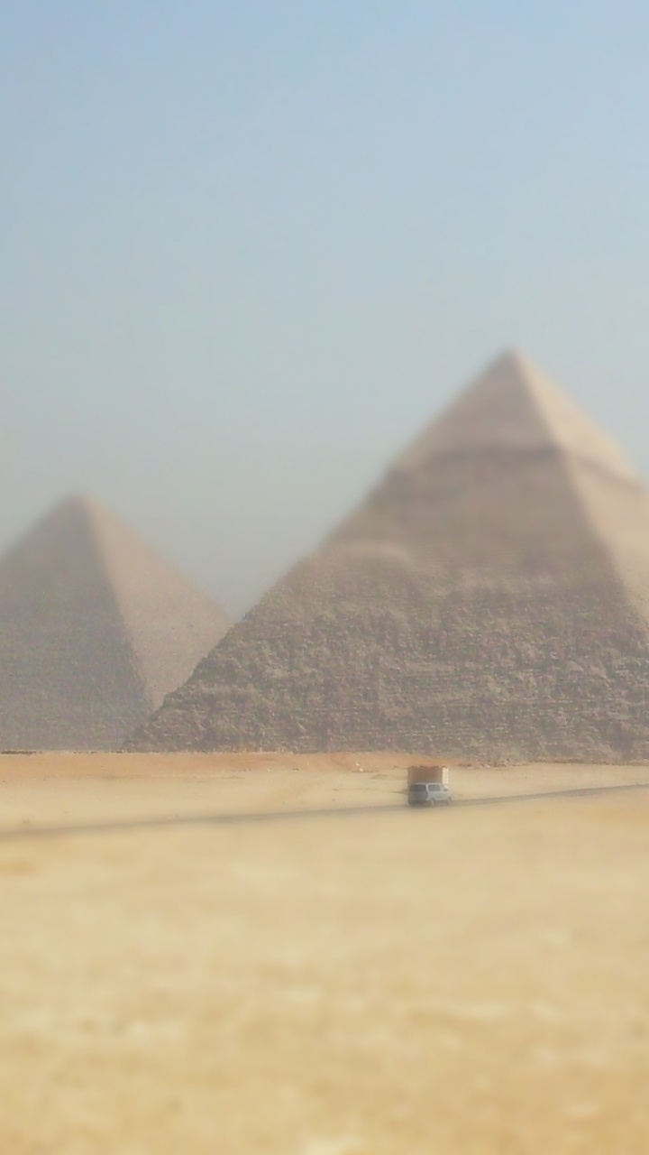 Brown Sand Near Body of Water During Daytime. Wallpaper in 720x1280 Resolution