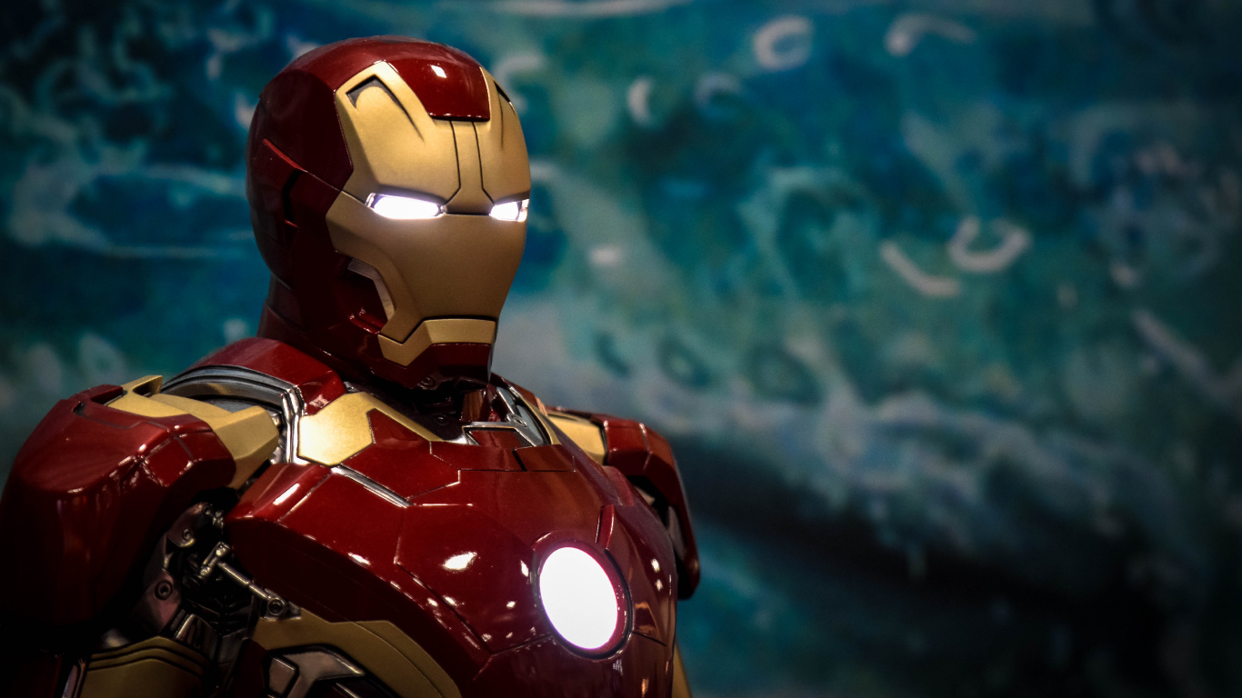 Red and Gold Robot Toy. Wallpaper in 1366x768 Resolution