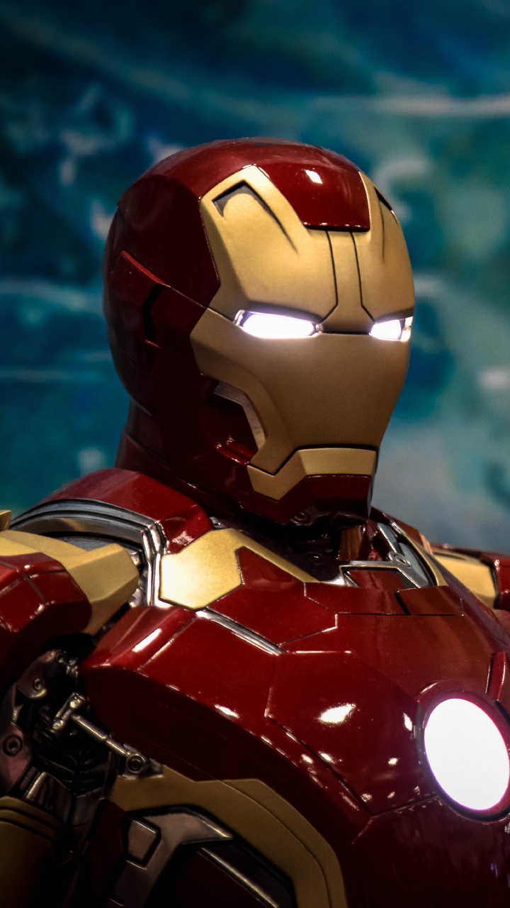 Red and Gold Robot Toy. Wallpaper in 720x1280 Resolution