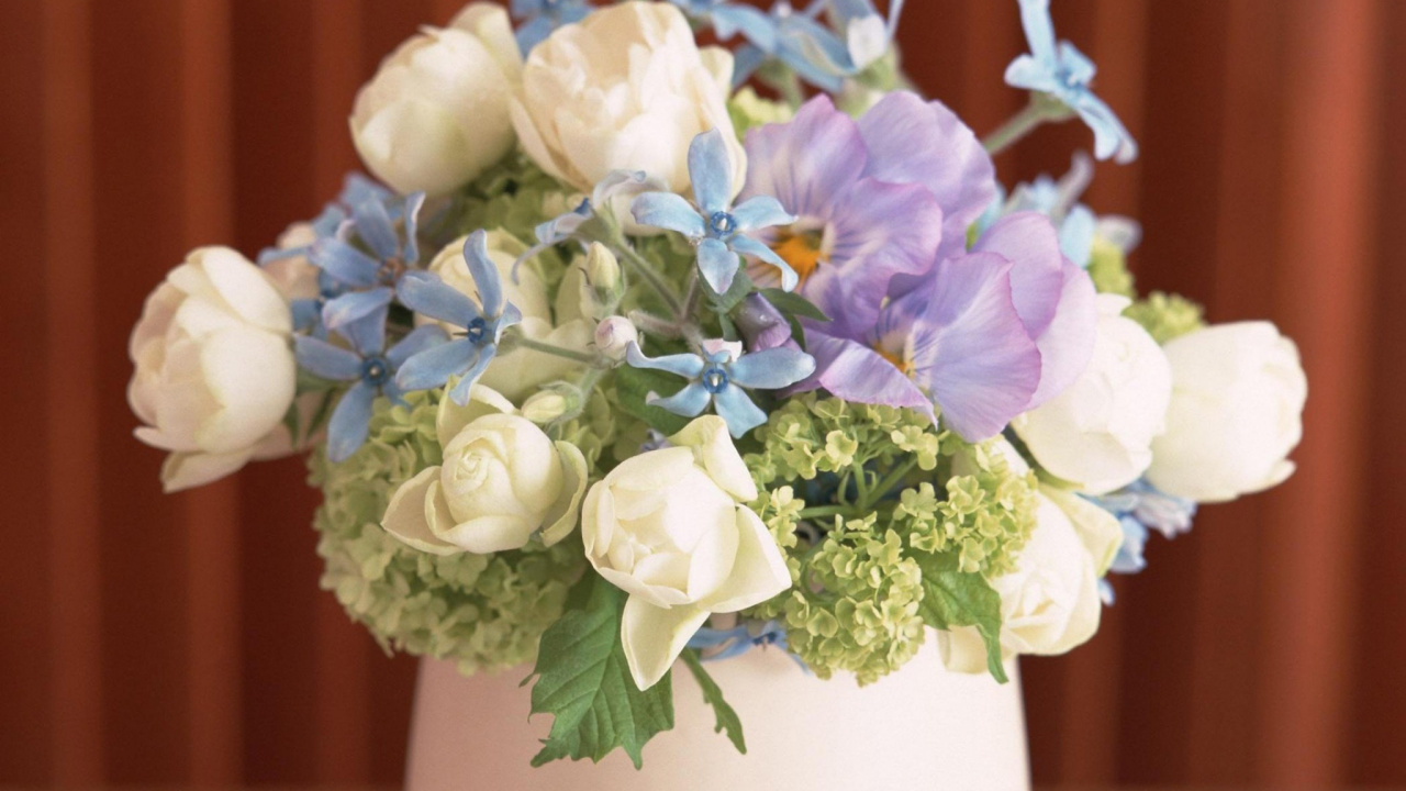 White and Purple Flowers in White Ceramic Vase. Wallpaper in 1280x720 Resolution