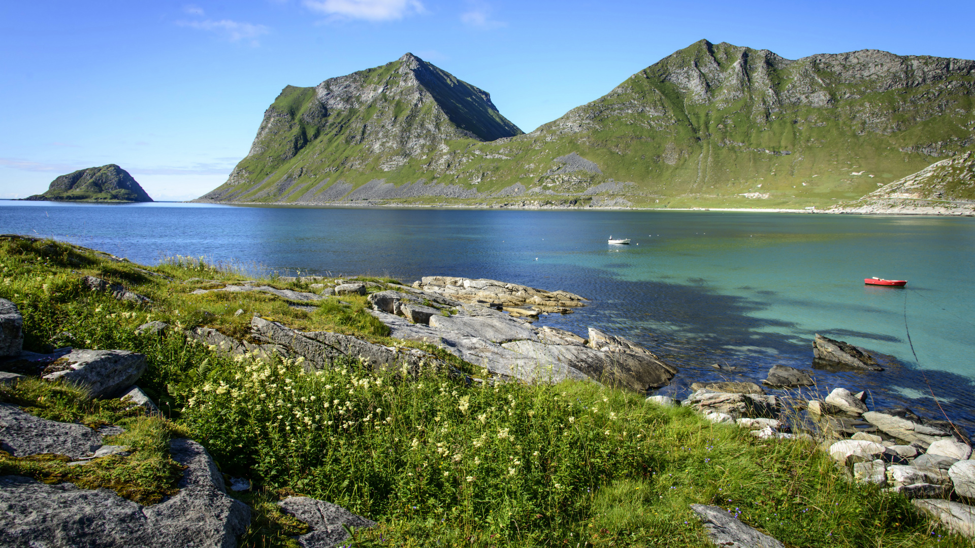 Green and Gray Mountain Beside Body of Water During Daytime. Wallpaper in 1920x1080 Resolution