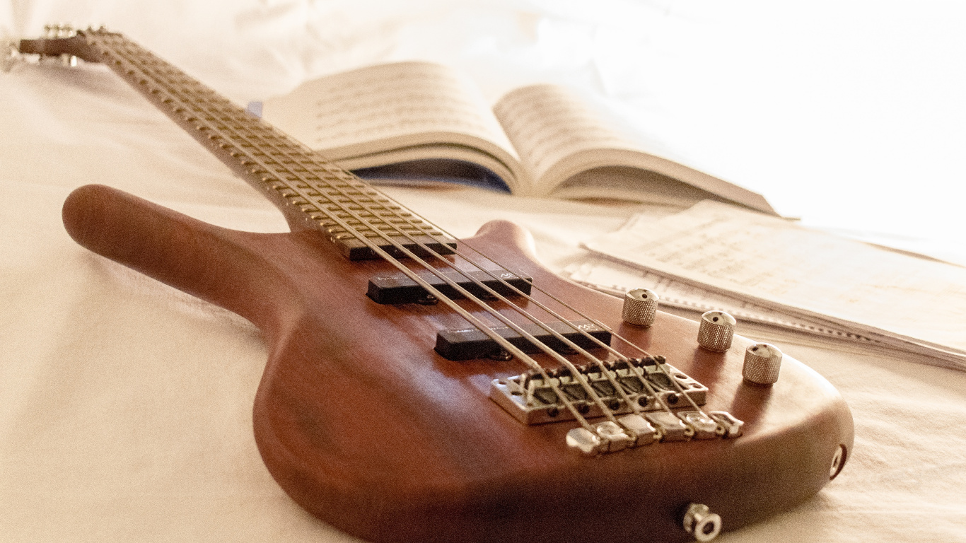 Guitar, Electric Guitar, Bass Guitar, String Instrument, Musical Instrument. Wallpaper in 1366x768 Resolution