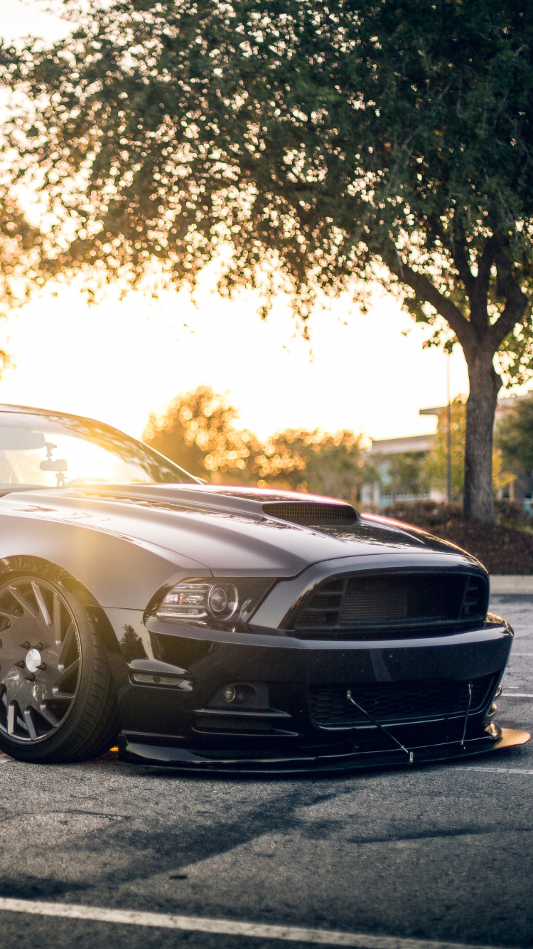 Porsche 911 Noire Sur Route Pendant la Journée. Wallpaper in 750x1334 Resolution