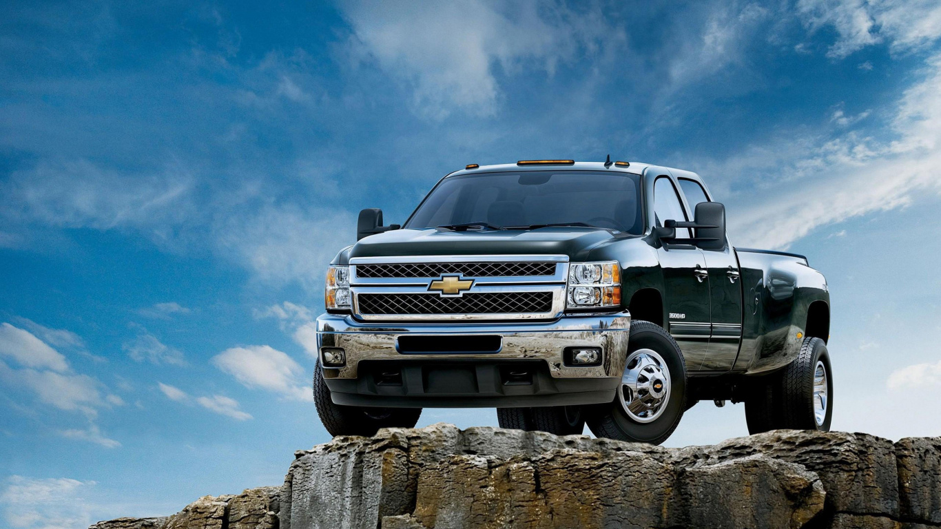 Gray Chevrolet Crew Cab Pickup Truck. Wallpaper in 1366x768 Resolution