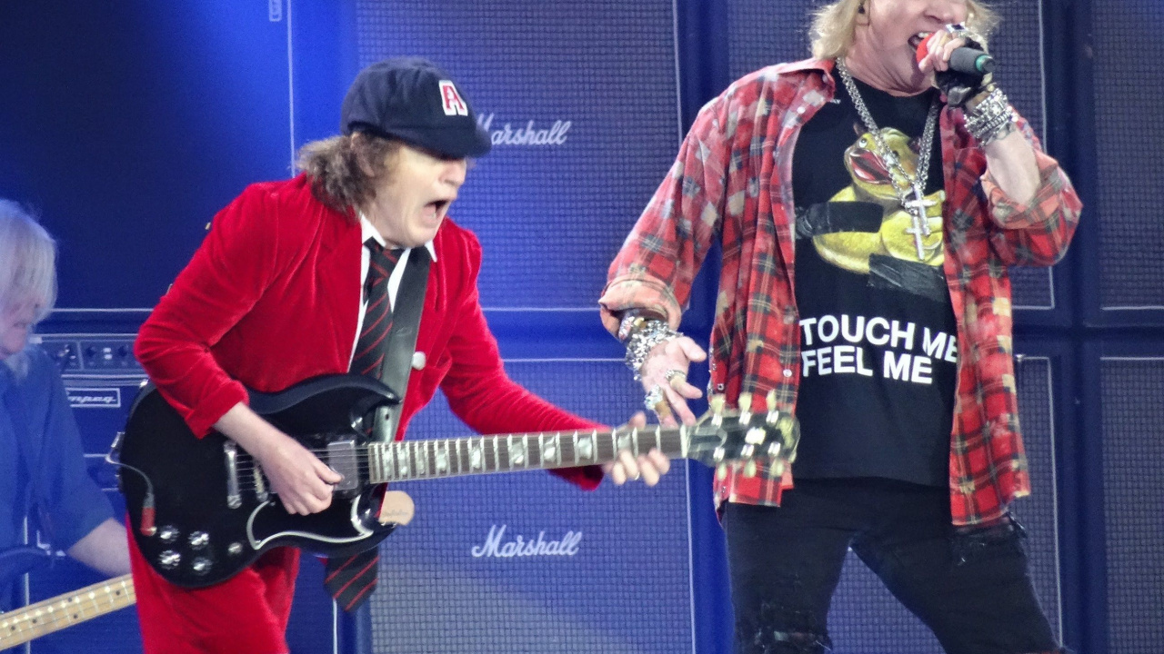 ac Dc, Guns N Roses, Performance, Guitariste, Divertissement. Wallpaper in 1280x720 Resolution